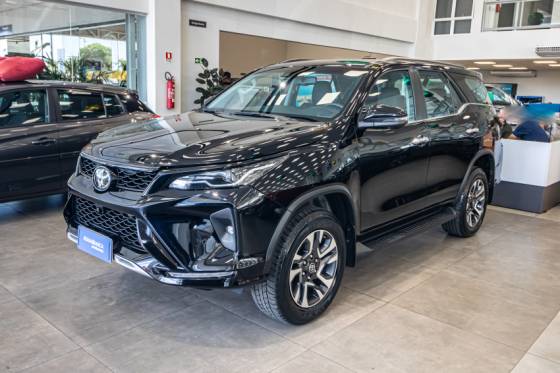 TOYOTA HILUX SW4 2.8 D-4D TURBO DIESEL SRX PLATINUM 7L 4X4 AUTOMÁTICO
